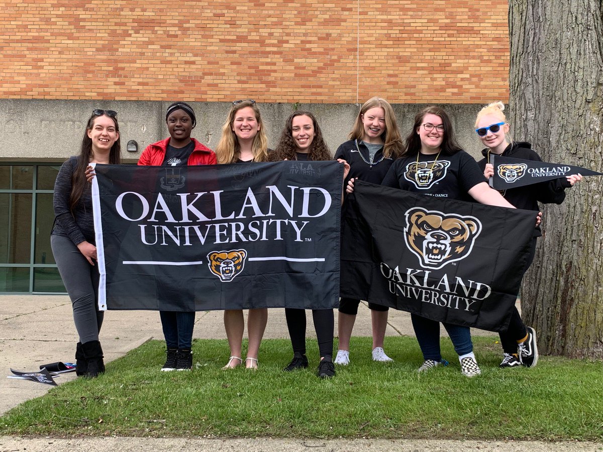 urCHScounselor's tweet photo. Current Clawson High School seniors, future Broncos, Grizzlies, and Chippewas! 🤩#ClawsonPride #CHSTrojans https://t.co/BmkumdAea8