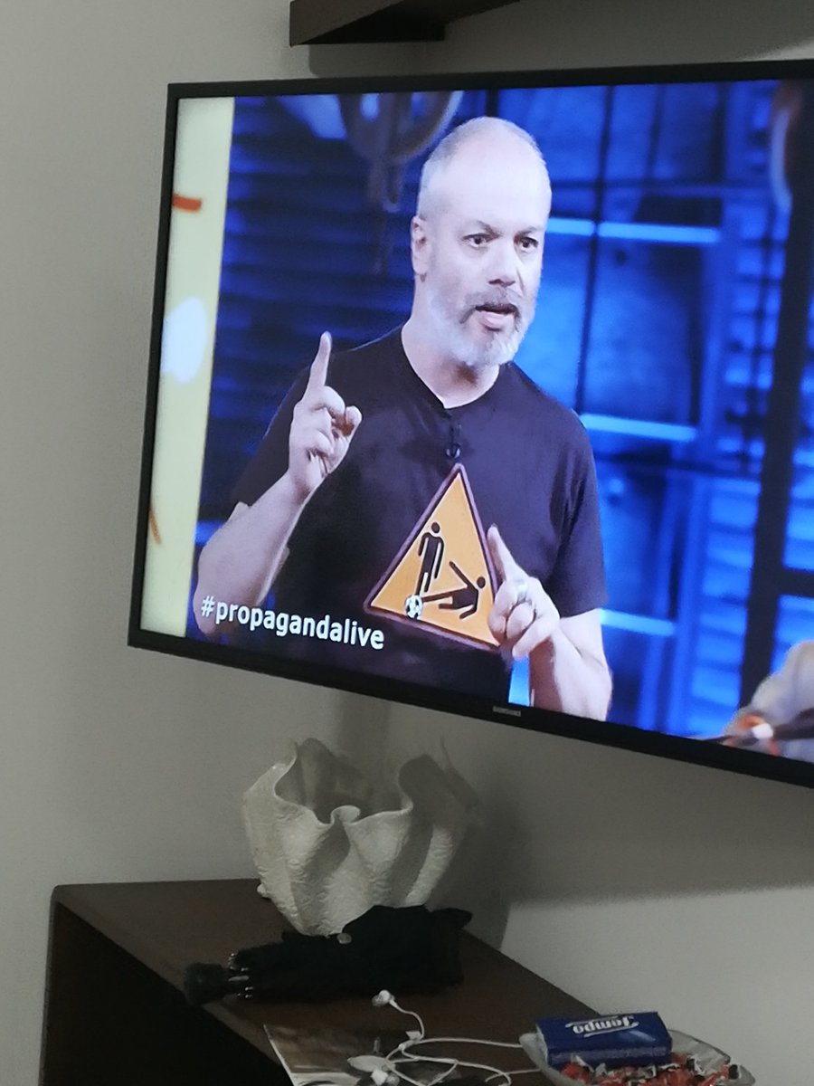 Omaggio a De Rossi... <a href="/welikeduel/">Propaganda Live</a> <a href="/zdizoro/">Diego Bianchi</a> #propagandalive