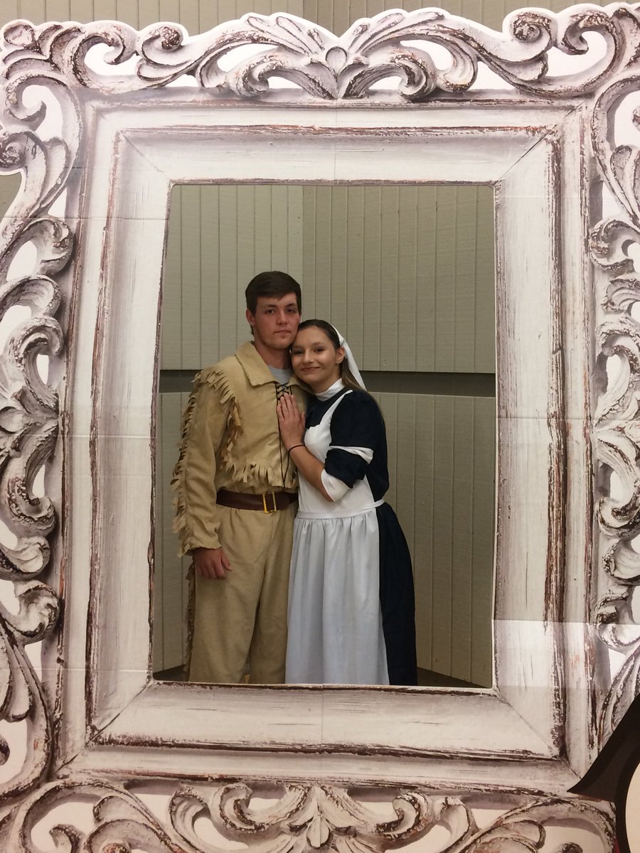 dhoward1121's tweet photo. Vincent High’s Living History Museum was last night! The kids were phenomenal! So much fun!! I was Mary Todd Lincoln (Abraham is my history beau 🤓). Who says history is boring?!?! #howardhistory @VMHS_Jackets @Shelbyedk12alus https://t.co/Bd59I5TJCX