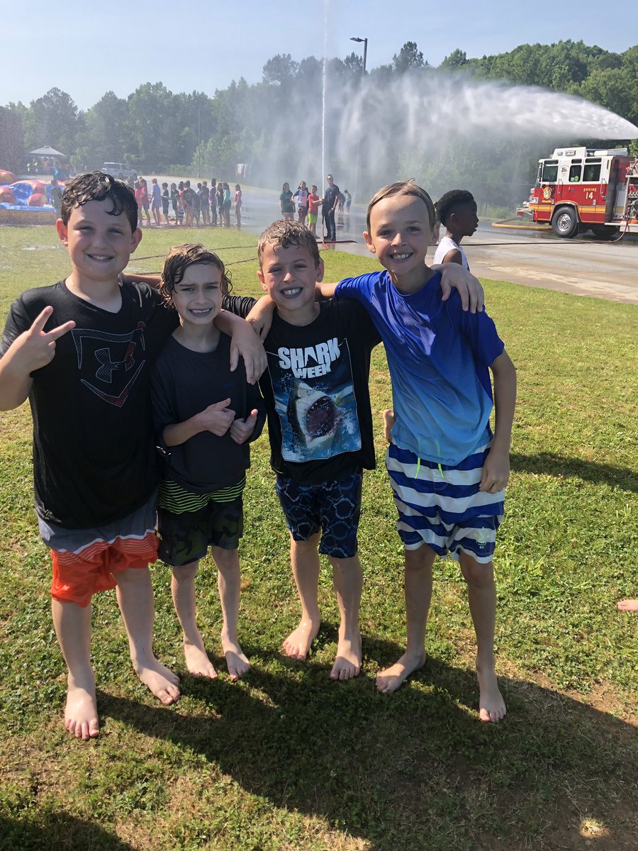 BrooksBroncos's tweet photo. Our favorite day of the year !!!@BrooksBroncos #slipnslideday #splishnsplash #onlyatbrooks @julie_raschen @MsKatiFerrell https://t.co/3F7KG9udDp