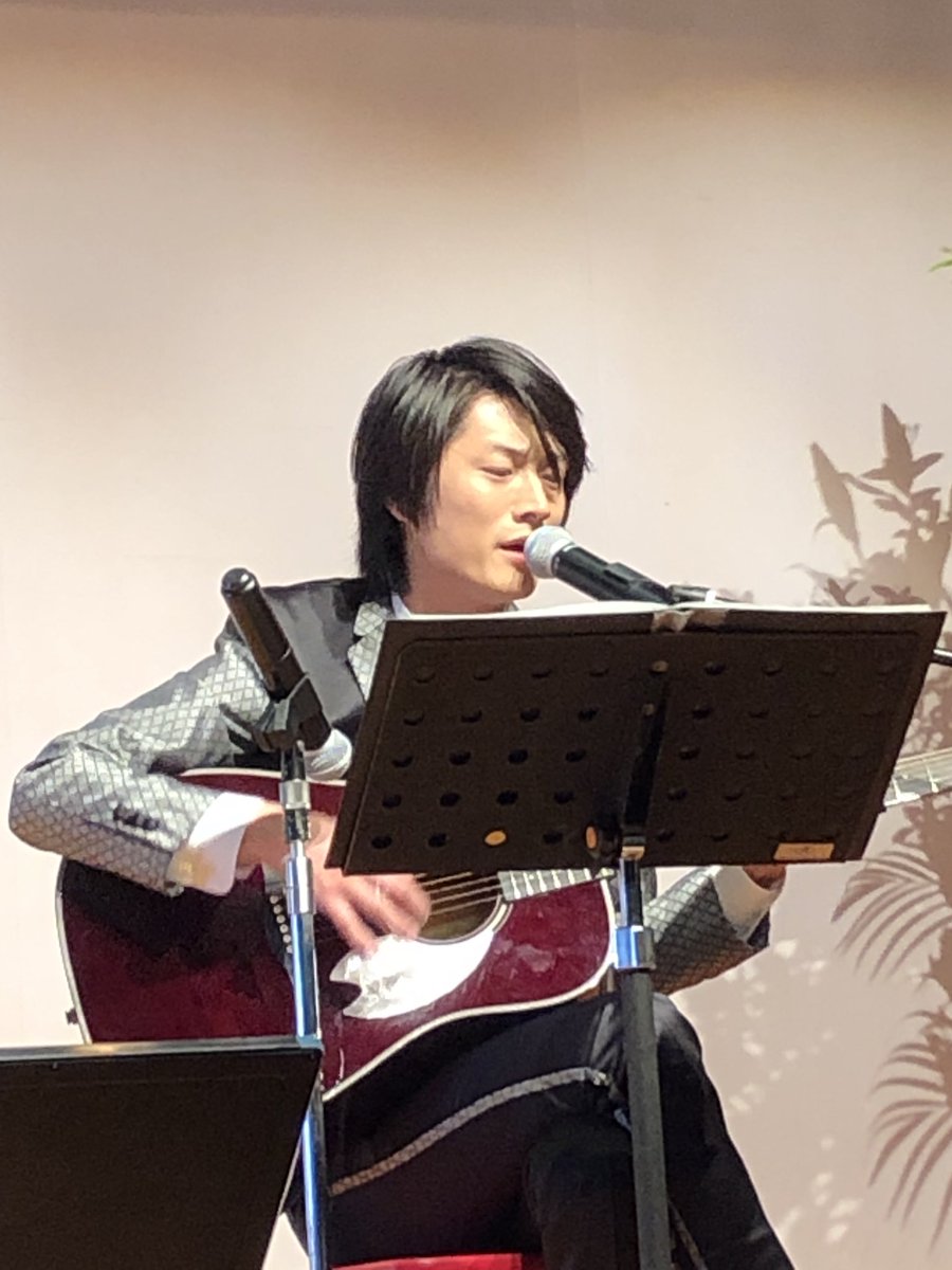chie_hohoho613's tweet photo. 北坂戸コンサート🎶
私の萌ポイント😍
眉間のシワ❤️
耳髪かけ❤️
前髪ハラリ❤️
テヘペロ❤️

ヤバっ💦
キュン死しそー🥰 https://t.co/HUxl5ktuWz
