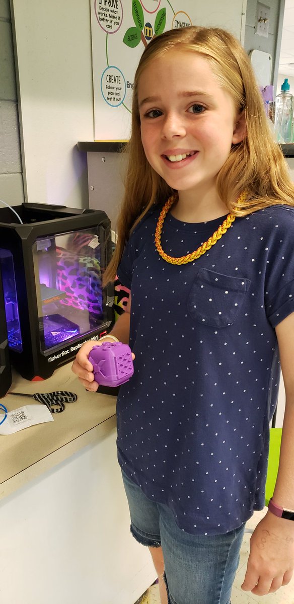 PittsClassroom's tweet photo. Fifth grade student designs a fidget cube to help students better focus using the @tinkercad platform and prints her design using @makerbot #DCSDFUSE #DigitalDreamers #DCSDLevelUP #DCSDIT @Carolina_Girl96 @wrightway99 https://t.co/4igHNPLgQe