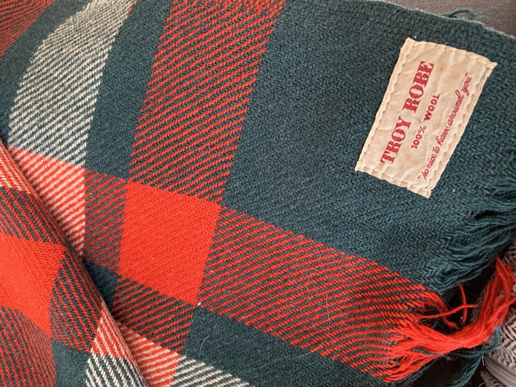 WOOL…I’M ALL WRAPPED UP IN IT clairedeberg.com/2019/05/17/woo…