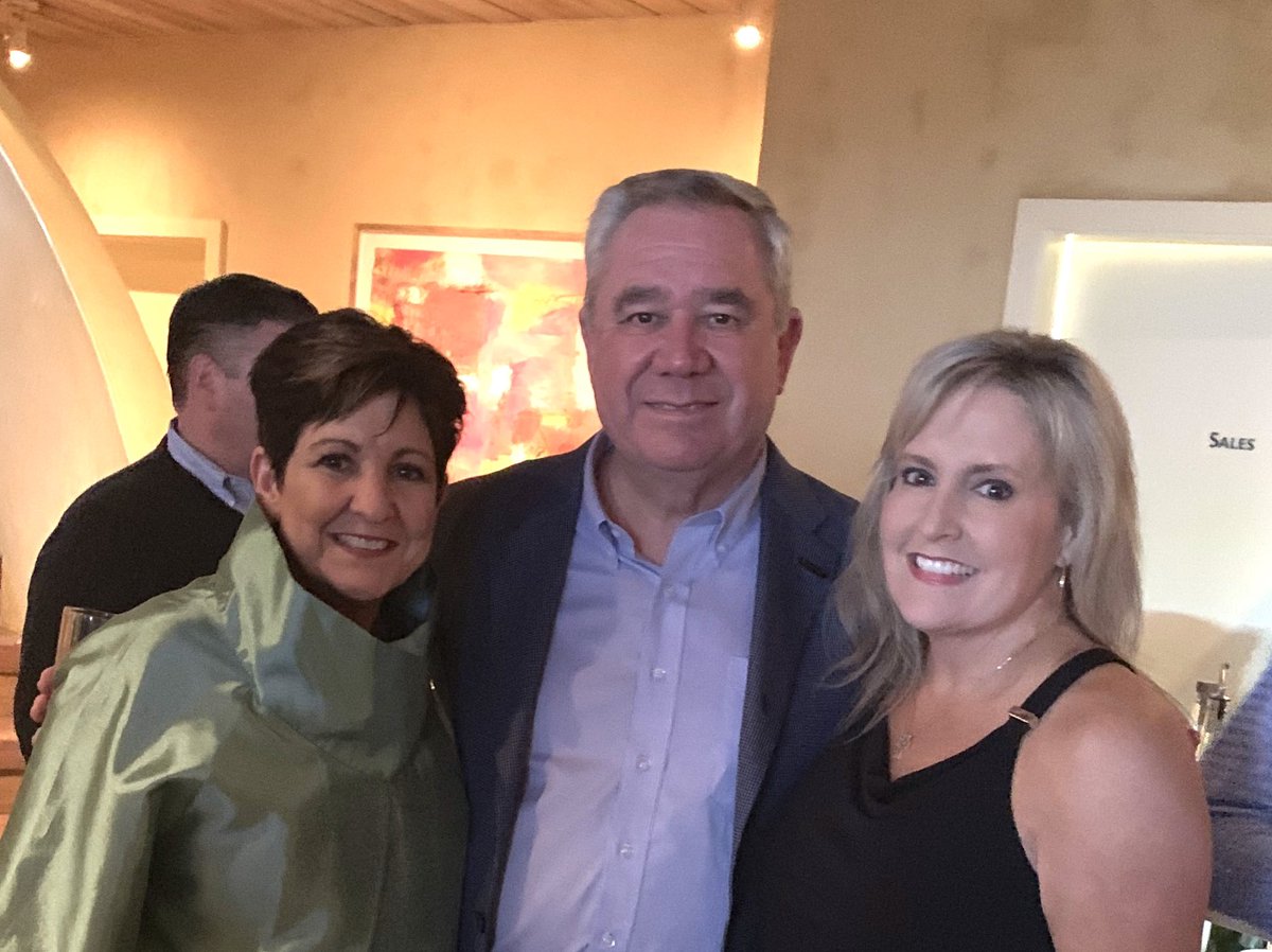 tkpleslie's tweet image. I’m sure you have thousands of photos of you, Zach @Flwildcat78 , with all of the designers who attended #dhaks19 with us, but here’s one I took with Joann of @KandracKole on your left &amp;amp; Elizabeth of @SuperiorCandD on your right at @AubergeSoleil. #designhounds #SKSNapaEDC