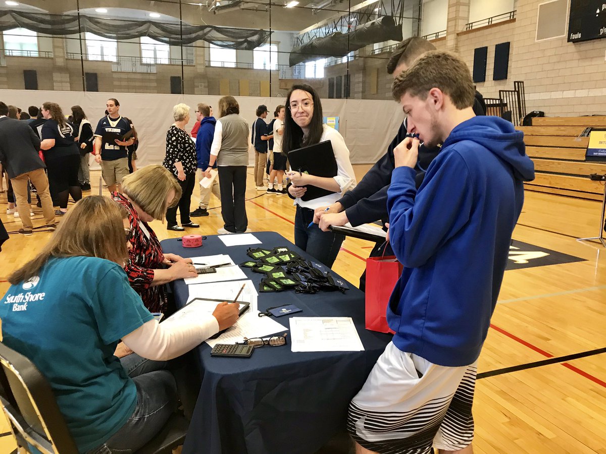 NoyesMs's tweet photo. Amazing Creadit for Life Fair! An eye opening experience for all our graduates to be! 
#classof2020
#success https://t.co/IgHMuhduuV
