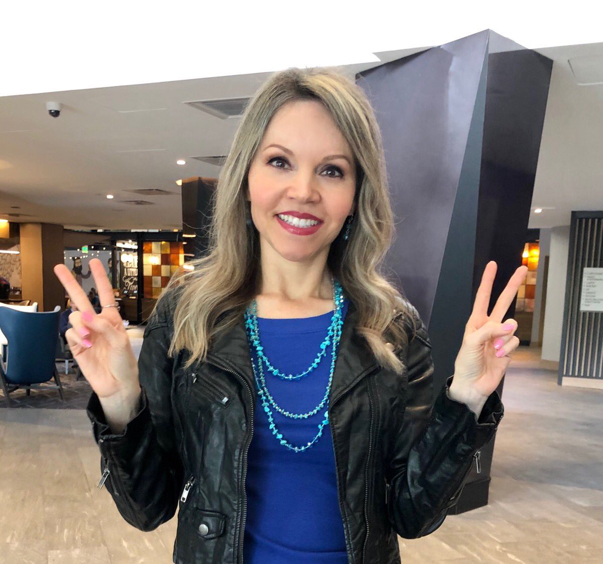 Brenda_Burch's tweet photo. Spending time in Denver at the #ReachLive event with so many inspiring speakers. 🎤 Put your favorite song on and dance like it’s the weekend...cuz it is! 🙌🏻 

#Speaker #Singer #Songwriter #HappyFriday #DreamBig https://t.co/9koRePvrVt