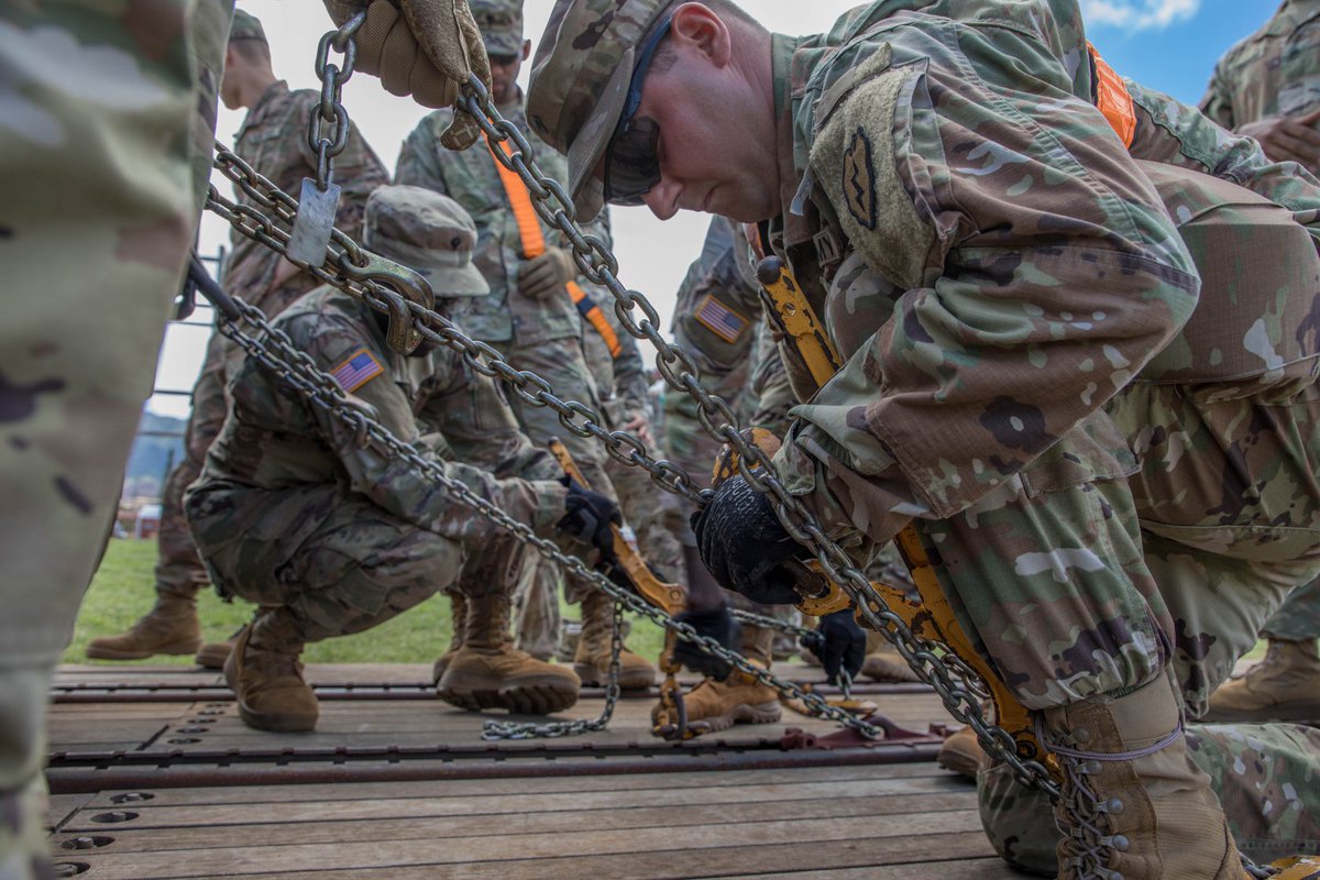 USARPAC's tweet image. Soldiers with 25th Sustainment Brigade, @25ID performed Rail operations to keep their Soldiers
trained. Safe rail, port, and cargo operations are essential to ensuring successful deployments, and training like this ensures #LightningSupport Soldiers are ready to answer the call.