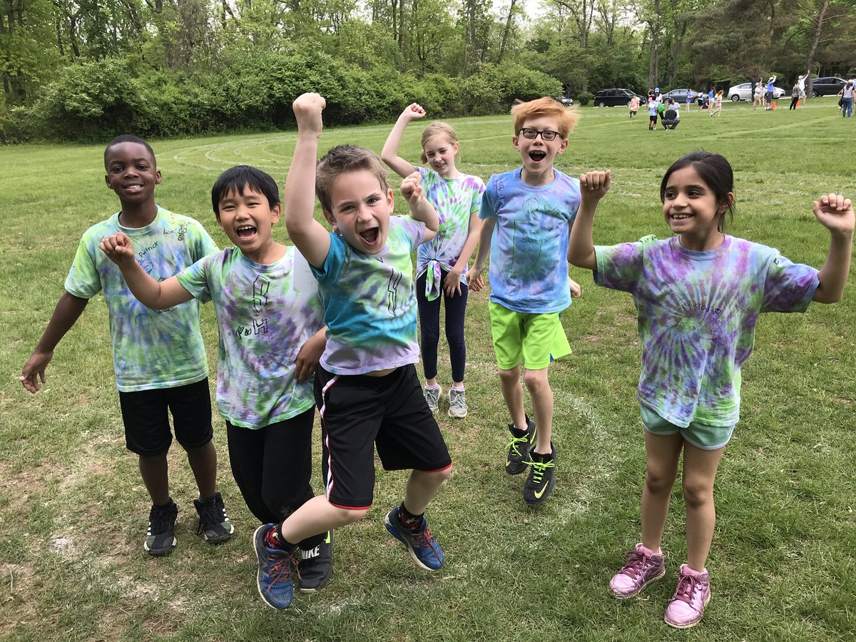 happyfrog68's tweet photo. There’s nothing quite like a field day at Colonial Hills Elementary! 😍  @ColHillsElem #ItsWorthIt https://t.co/4BvafOSdTv