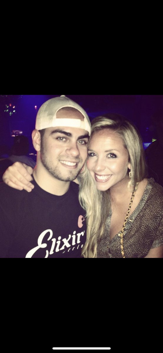 Even after I shaved my head, I continued to wear a hat everywhere.I just couldn't accept it, which was the real problem.