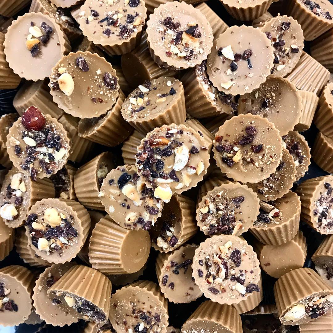 mypanier's tweet image. JUST ADDED! 🛍️We're excited to introduce @EatChic Mocha Hazelnut Butter Cups to our online shop. Available in a box of 9 handcrafted butter cups, made with toasted coconut and carefully filled with hazelnut, coconut sugar and espresso filling.  🍫 bit.ly/2VHiQ4C