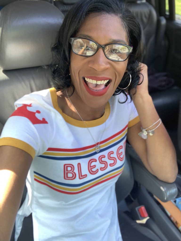 MsMonika3's tweet photo. Love, laugh  and succeed! #moms #may2019 #SmallBusiness #womenpower https://t.co/ju83P1dsvU