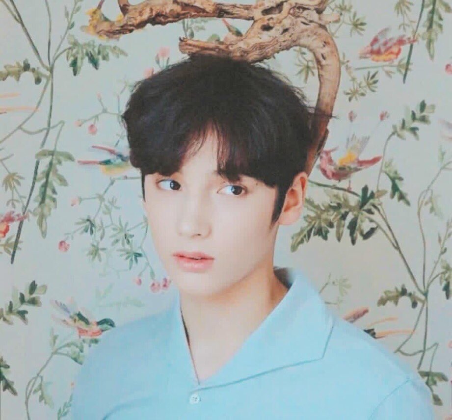 TXTPRHUENINGKAI's tweet photo. Huening Kai para W Korea😍💙 https://t.co/5GC1wkZBIa