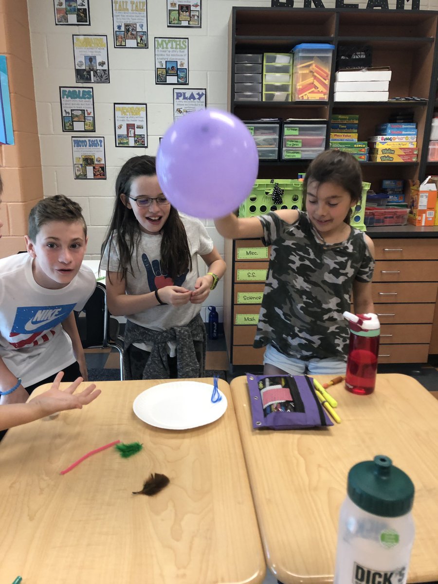stm_4tigers's tweet image. Had some fun with static electricity today during Science! Students had a blast!! @TNS_Tigers 
#engagement
#fourthgradescience