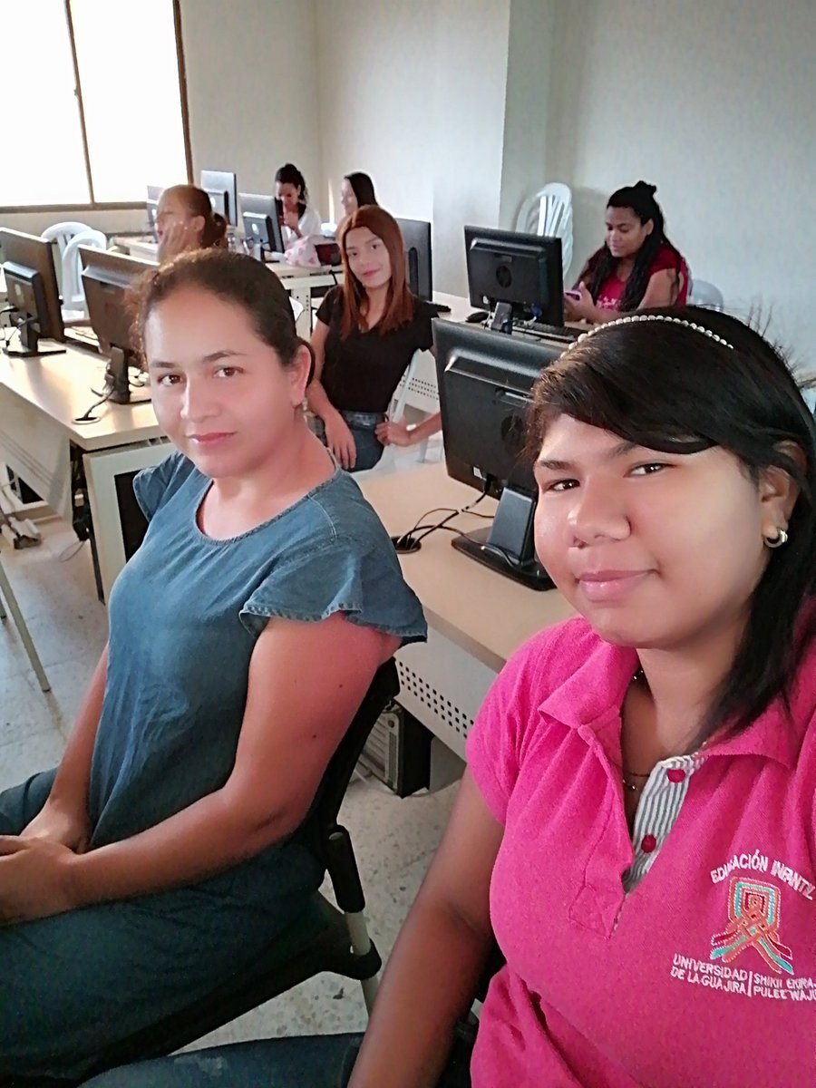 Verlys1's tweet photo. Aquí en  la universidad de la guajira en clases de TIC aprendiendo cada vez mas de la tecnología y los beneficios que nos brinda. #DiaDelInternet @jaroldiazc #17mayo2019. https://t.co/Tytt8lo29q
