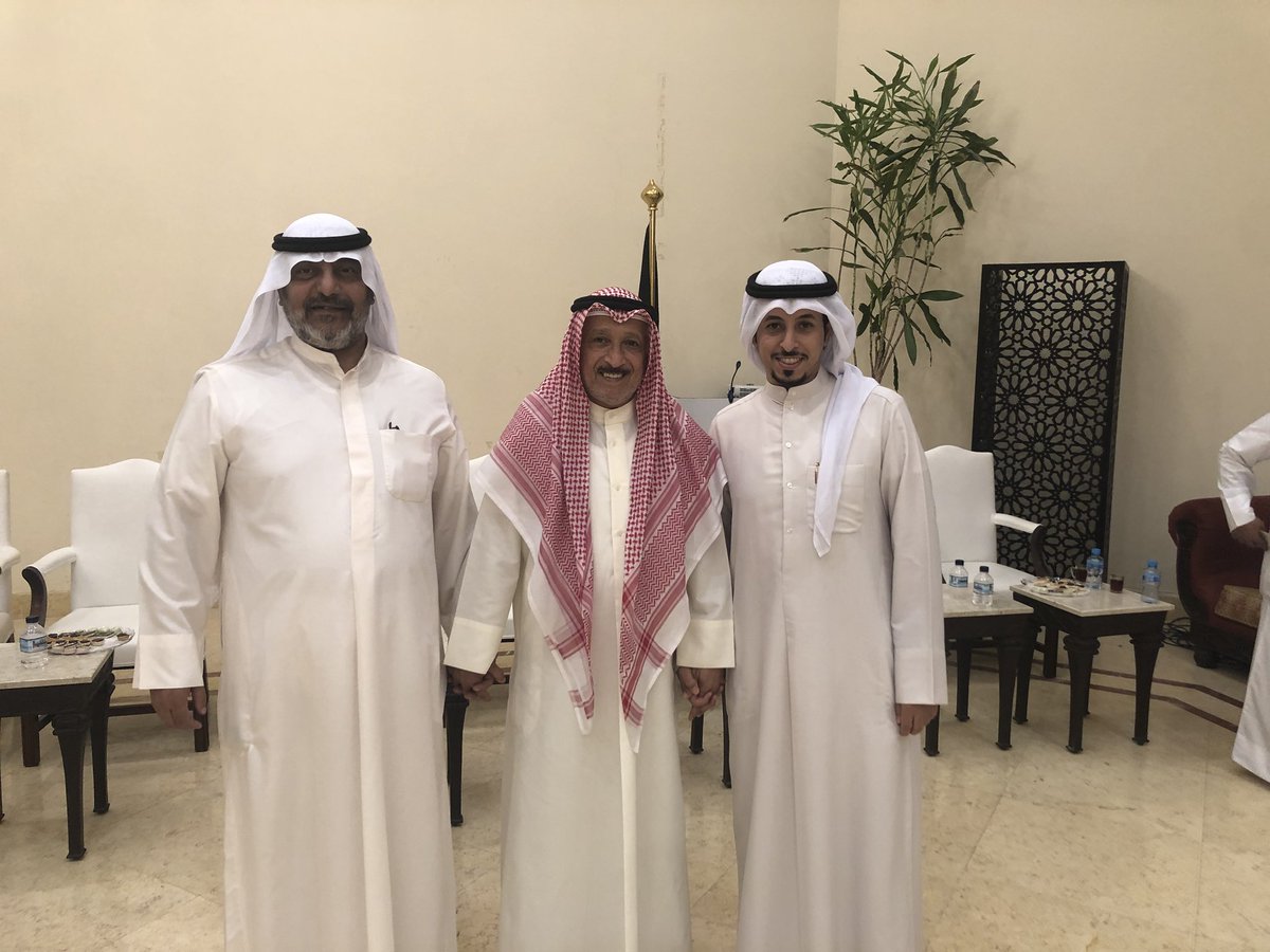 تشرفت هذا المساء بألتقاط صور في غبقة طروس مع النائب الخلوق عبدالوهاب البابطين<a href="/WahabAlbabtain/">عبدالوهاب البابطين</a> 
ومع قائد المقاومة محمد الفجي ابو خالد
وأخي الباحث مهنا المهنا
<a href="/Torous_ME/">مركز طروس</a>