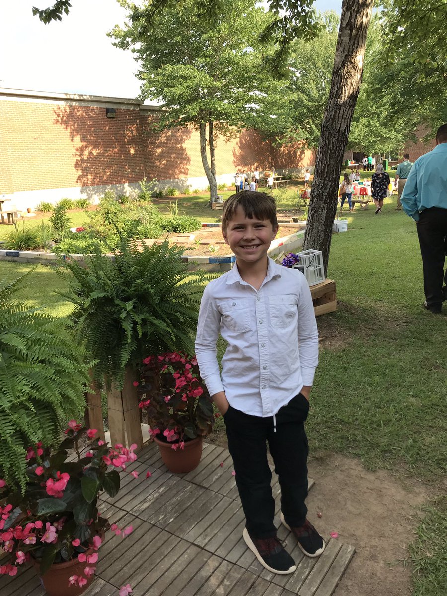KESDragons's tweet photo. #KESBetheOne to be excited for the Dinner in the Garden at Kennedy Elementary school. Such a cool experience for everyone https://t.co/sNTiXg5JU2