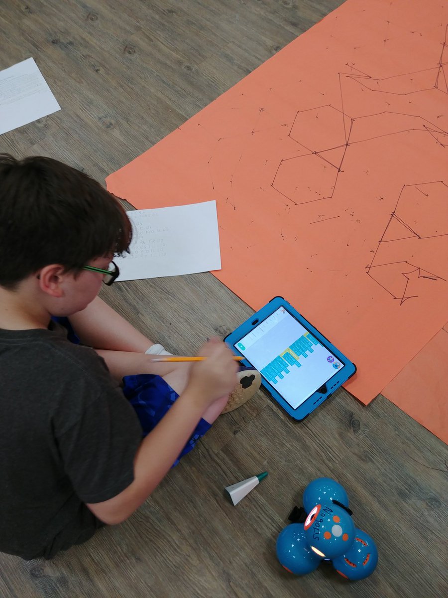 Deniseogesfam's tweet image. Media Center OGES STEAM Showcase today. Students soared- Lego communities,  Paint 3D  animal adaptations, &amp;amp; Dash Geometry @TammyOw1977 Jenna Treherne, Katie Picarelli #CCSDFam #OGESfam