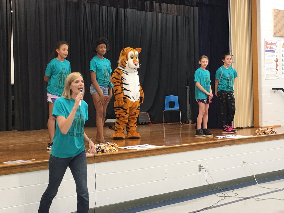 SandersElem's tweet photo. We are #kprepready and prepared to be CHAMPIONS!!  We enjoyed a pep rally to celebrate!!  @JCPSKY @AlisonDahlgren @JCPSAsstSuptES1 @ChristineDeely @jcpsforward #WeAreJCPS 🐯💙💛 https://t.co/gobhUvOFtR
