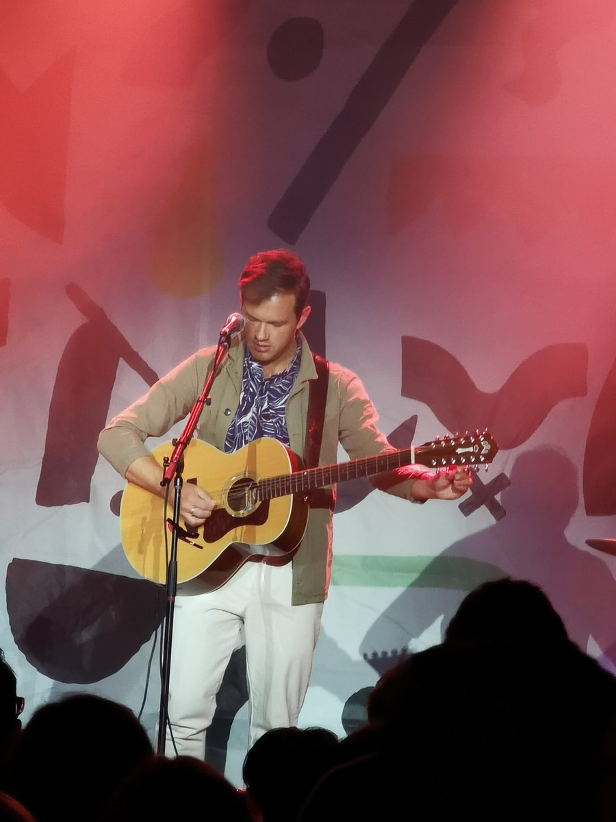 MDee14's tweet photo. Alright this zoom technology on the @HuaweiMobileCAN P30 Pro is nuts! I was at the back of the concert and I felt like I loved up to the front row. Thanks to @stlucia for the fantastic performance happy to capture them #RewriteTheRulesTO #RewritetheRules https://t.co/E8Y0t2G0yi