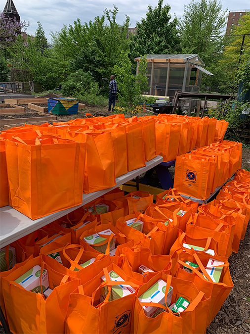 HispanicFed's tweet image. Today was a great day to partner with @mercer volunteers and provide much needed hunger relief in the South Bronx w/ our friends @nosquedamos and the Rainbow Garden of Life &amp;amp; Health! #mercercares #goodday