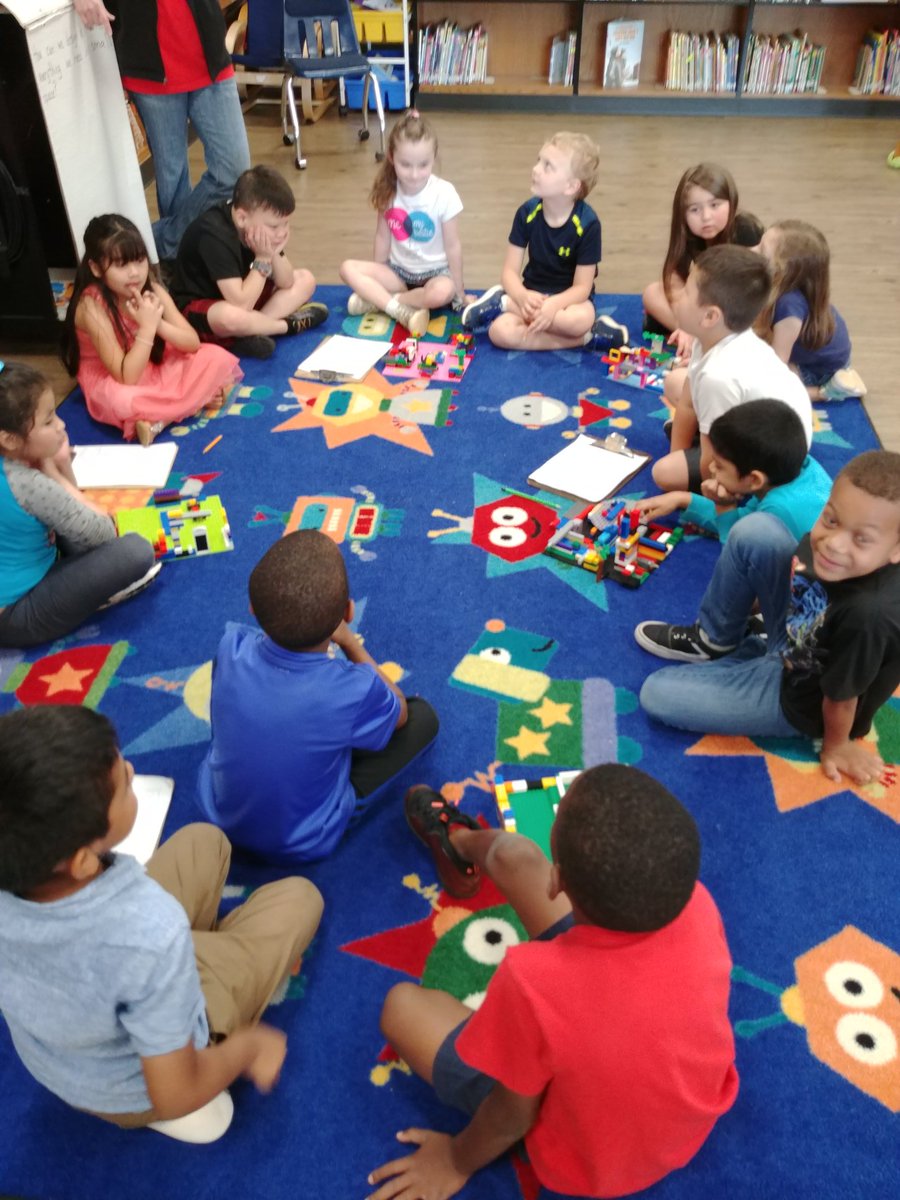 Deniseogesfam's tweet image. Media Center OGES STEAM Showcase today. Students soared- Lego communities,  Paint 3D  animal adaptations, &amp;amp; Dash Geometry @TammyOw1977 Jenna Treherne, Katie Picarelli #CCSDFam #OGESfam