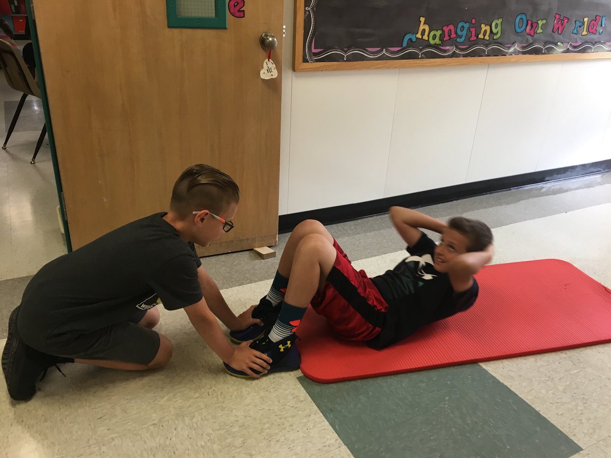 annaratones's tweet photo. Collecting sit-up math data to put on a stem-and-leaf plot! #Gr8Gators https://t.co/Vsv7dKbr06
