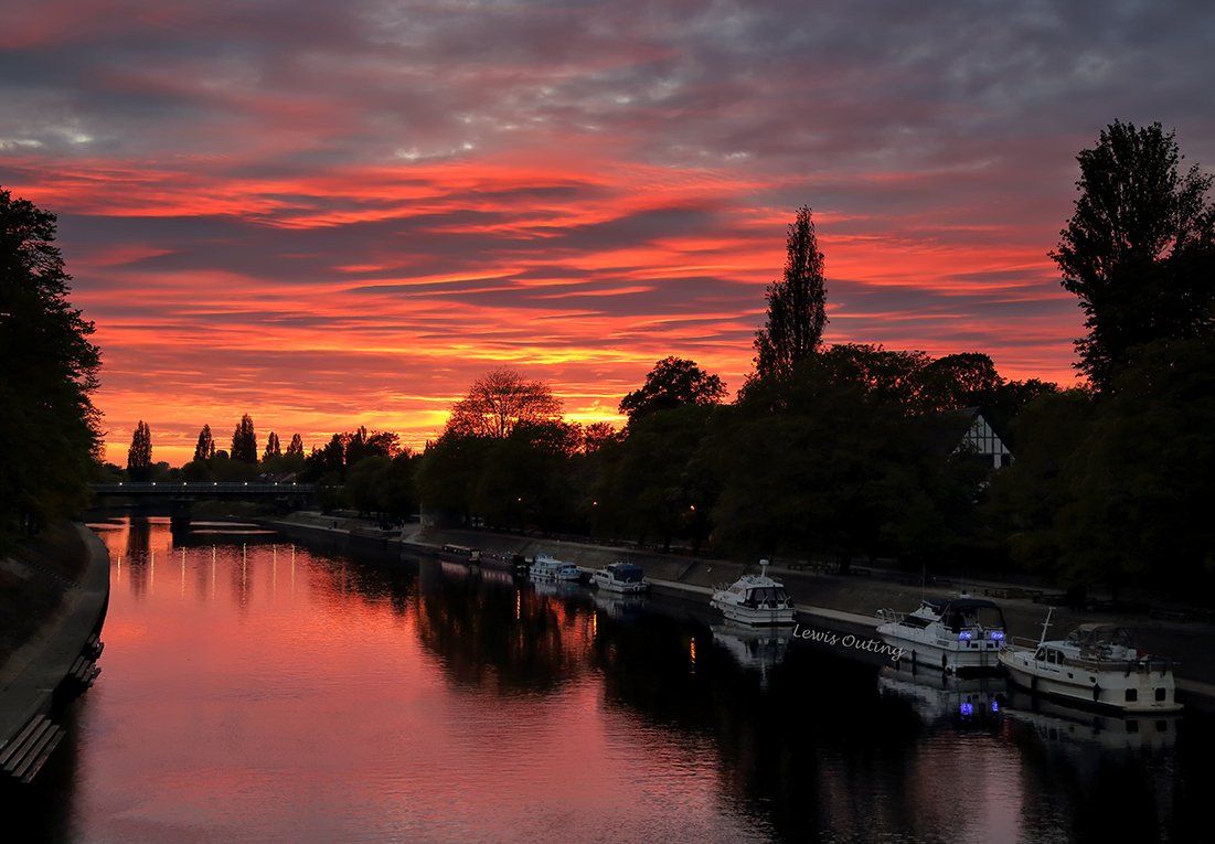 Sunset over the river Ouse in York ~ Thanks to Lewis Outing
@LewisOuting #sunset #StormHour