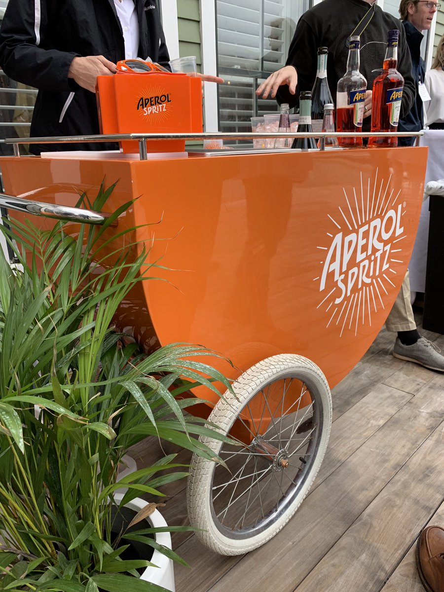 Nothing quite starts a party like the clink of 2 <a href="/AperolUSA/">Aperol USA</a> glasses! 🥂 #nwf19