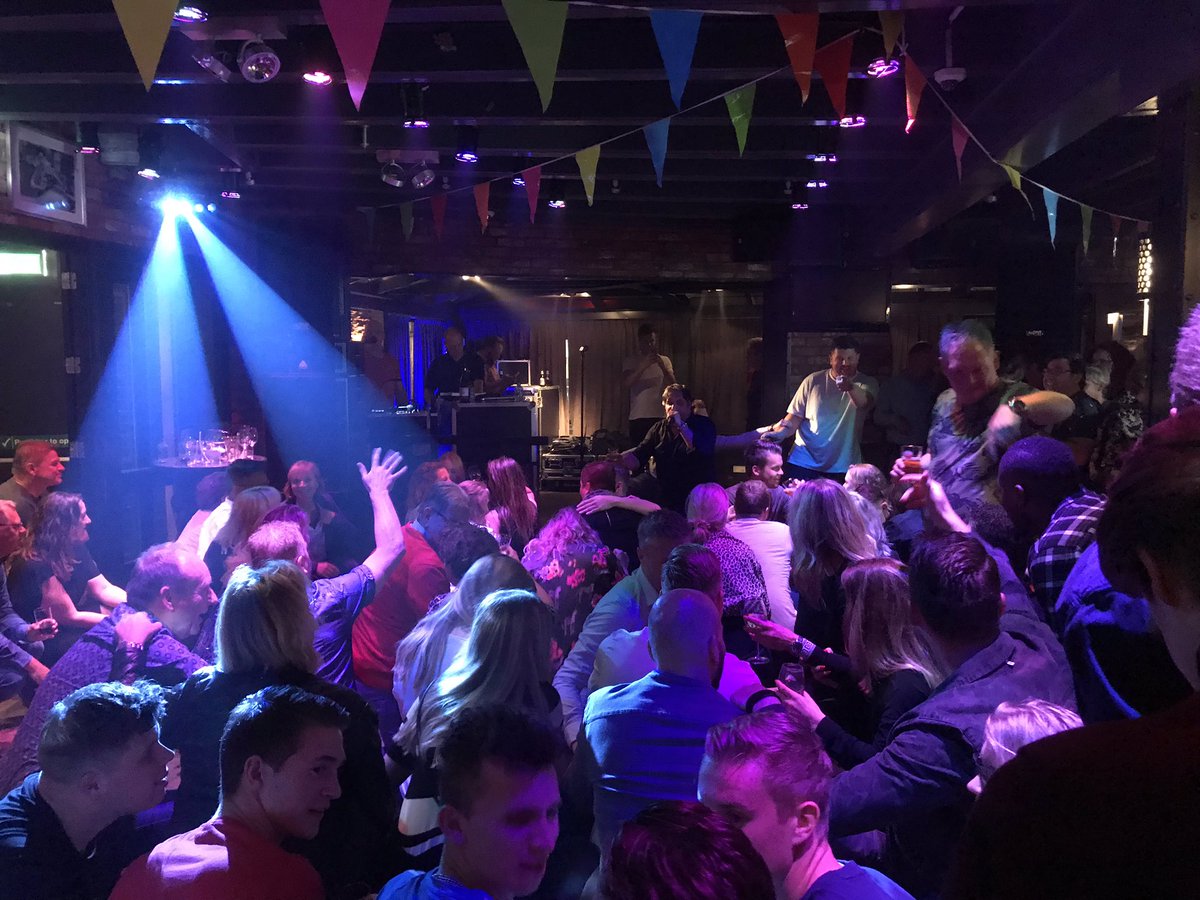 RH_Scholten's tweet image. Nog even en het dak gaat eraf #debieb met @ancoranl @speakerJannes bij @Grevelingadvies #50 #party