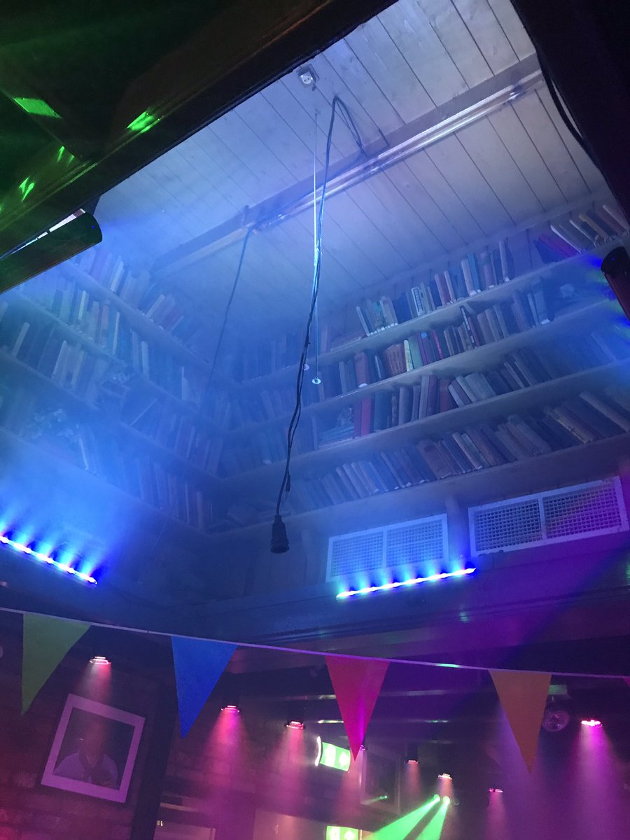RH_Scholten's tweet image. Nog even en het dak gaat eraf #debieb met @ancoranl @speakerJannes bij @Grevelingadvies #50 #party