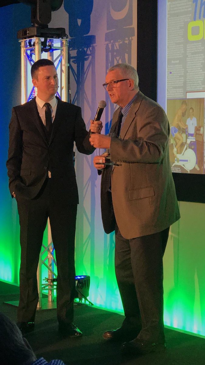 Massive congratulations to #sstchairman Professor Graham Smith on receiving the #FMPA2019 Outstanding Contribution to Football Medicine and Performance Award - hugely well deserved @FMPA_Members #inspirational