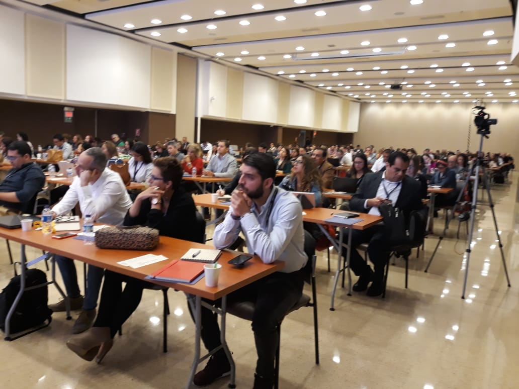 comunica_usa's tweet photo. Sergista, nuestra directora de la #MaestríaenComunicación, @Haydee_GR, estuvo en la I #CumbreDircom en Medellín presentando la ponencia: "Cómo están preparadas las empresas para afrontar los retos del posacuerdo en Colombia". #OrgulloSergista https://t.co/Yy9A3XAtBl