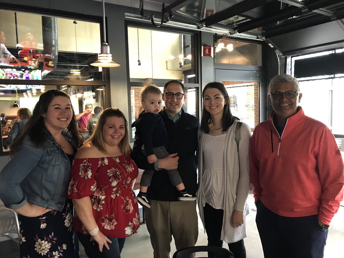UnitedWay_GCR's tweet photo. You know it’s a “good vibes” #518Day kick-off event when your friends from @sunmarkfcu are there.   #UWGCR518 #Celebrate518 https://t.co/FqKmeWZCPb