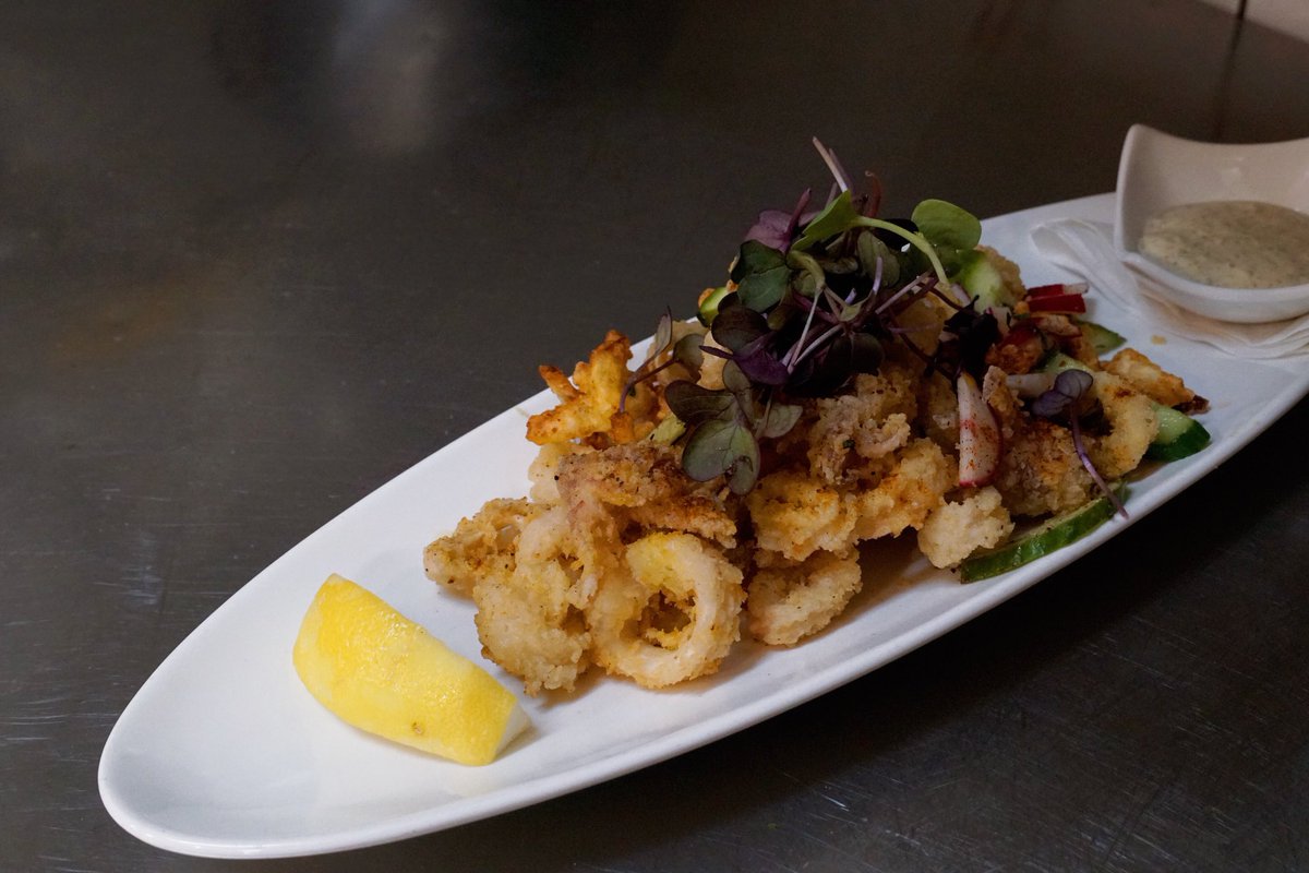 rangefish's tweet image. Calamari + 🍷 
Calamari + 🍺 
Either way is a great way to start your long weekend!