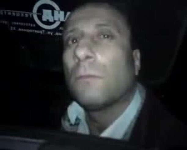 Человек предед камерой. Я сейчас сниму видео где. Я сейчас сниму видео где. Я сейчас сниму видео где. Ищу жилье.