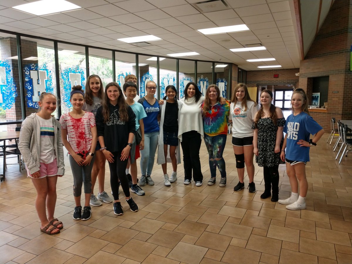 jmuzzalupo's tweet photo. @wmscats choir and  @hilliardtharp  choir celebrate together! https://t.co/vGPKkRkPQT