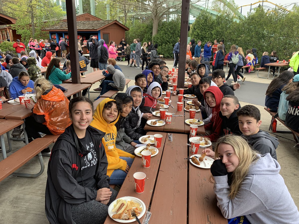 stay_gold210's tweet photo. Another fabulous Great America trip in the books! I’m going to miss this crew! #wearehester @CoachVoegel @mr_zablocki @HesterJrHigh 💙💛 https://t.co/pqxdbwer2v