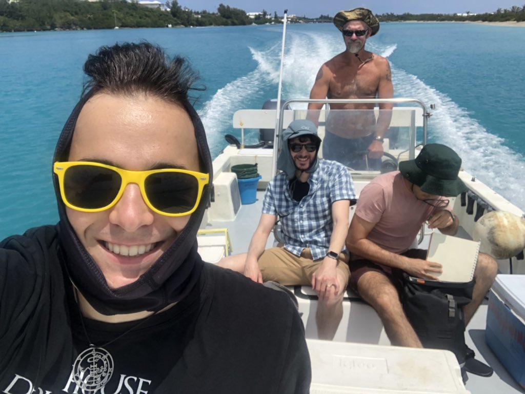 planktomancer's tweet image. Sampling Physalia @BIOSstation with @z_r_lewis and Reza Bergemann! #siphweb #fieldwork