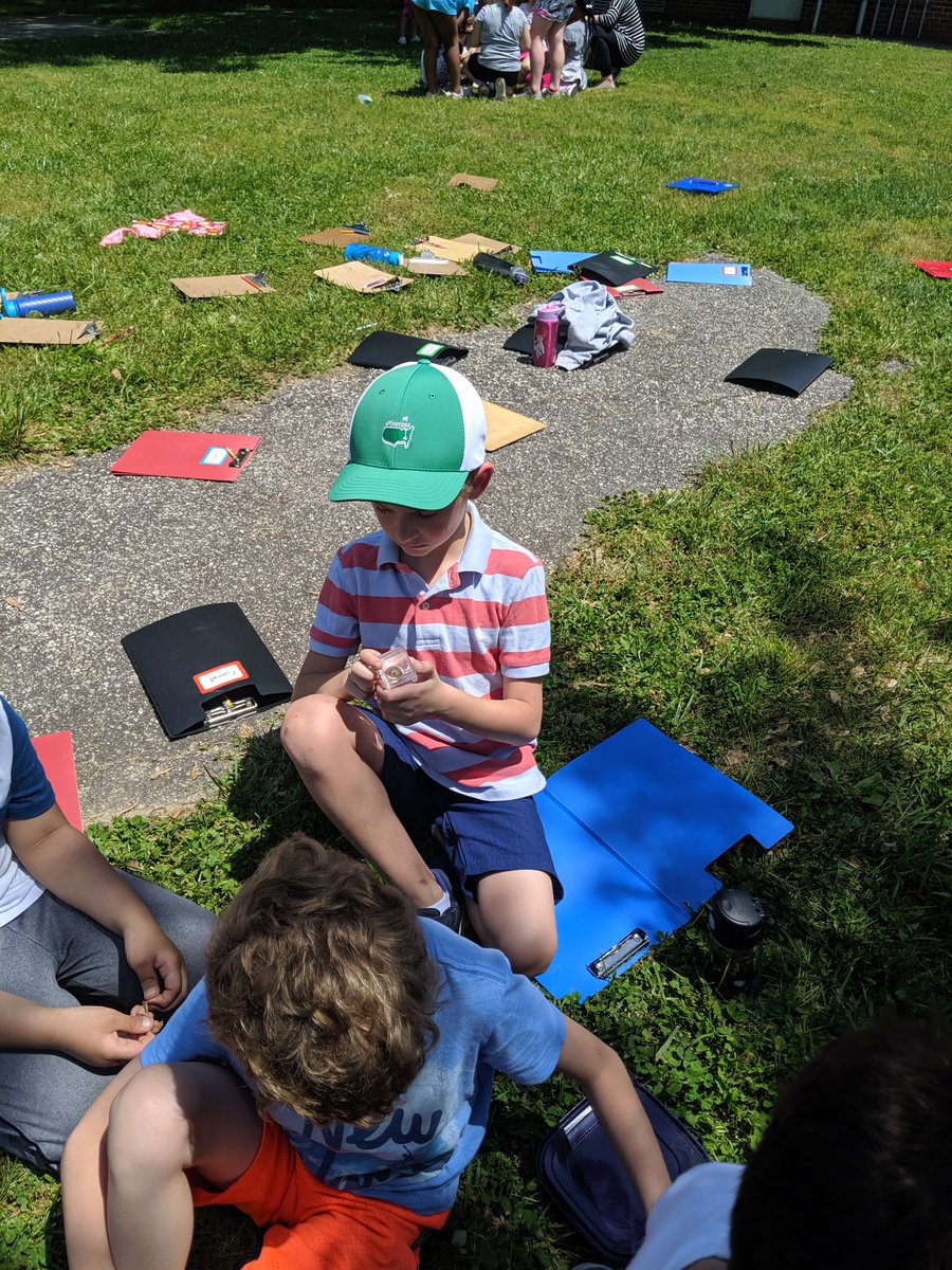 cgoetzbcps's tweet photo. Analyzing bees! #earthdayeveryday #beeanengineer @BCPSOutdoorSci @PotSpringEl https://t.co/RVUFk5xv2a