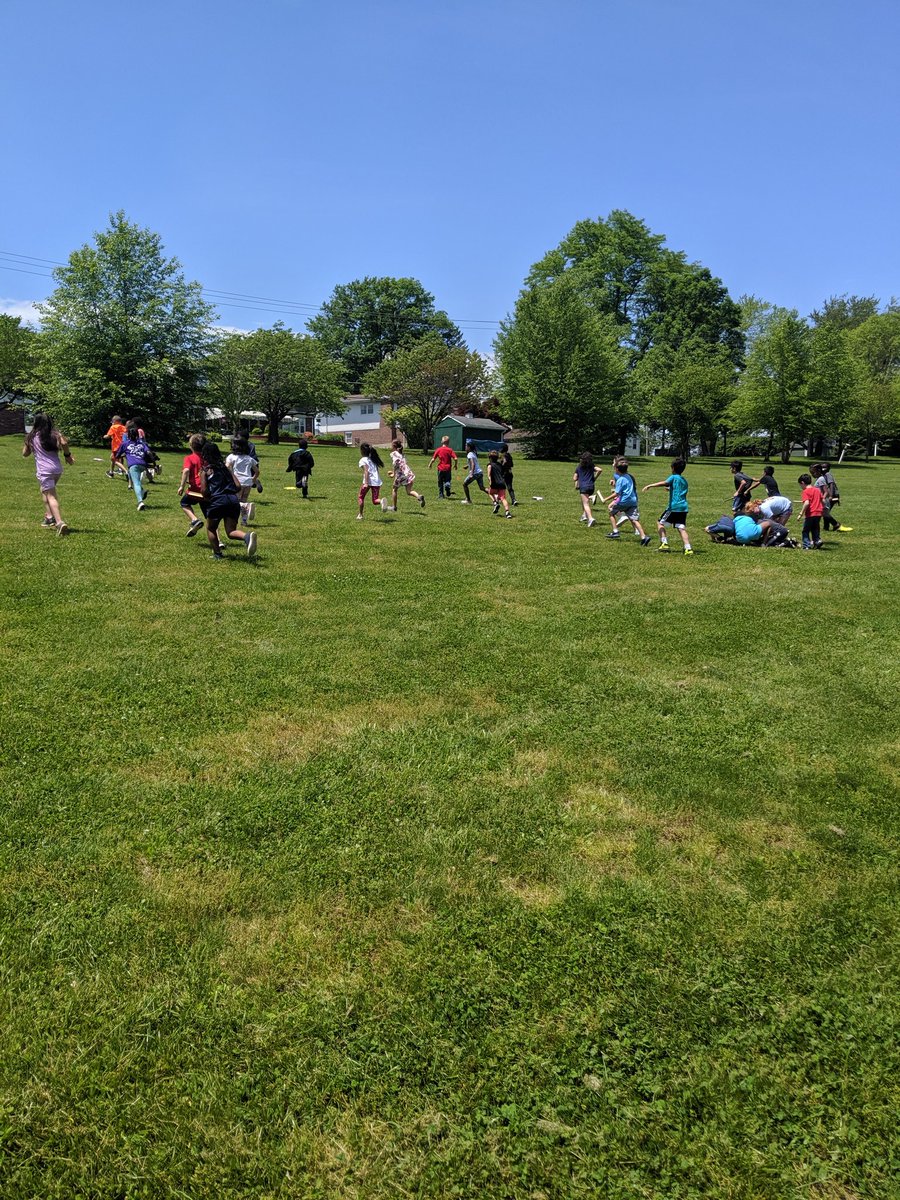 cgoetzbcps's tweet photo. Building a mason bee nest! #beeanengineer #earthdayeveryday @PotSpringEl https://t.co/hpBJDbcPmr