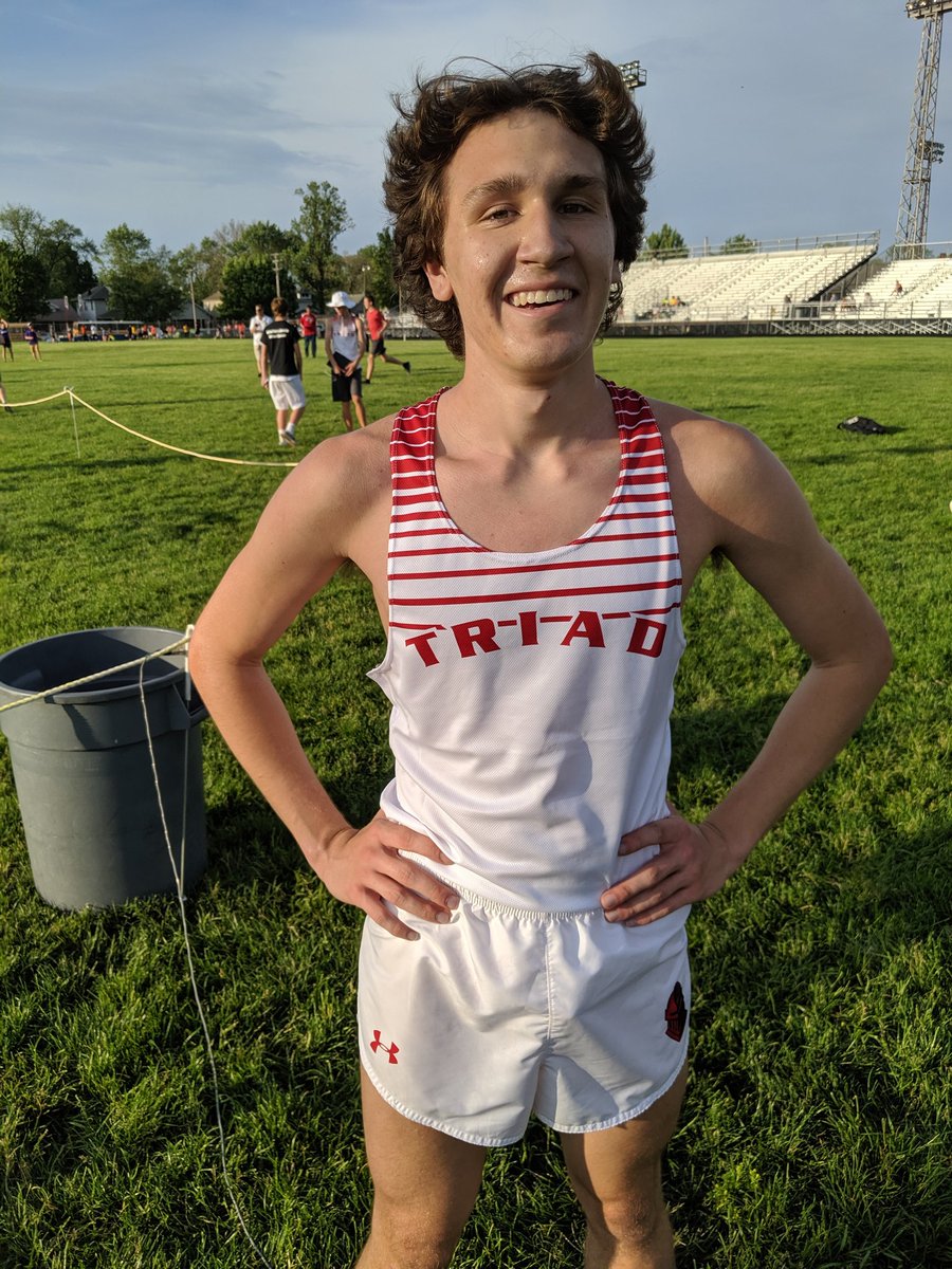 Jarod Willis punches his ticket to State with a 🥈 finish in the 3200M. Nearly ran a PR in the heat!