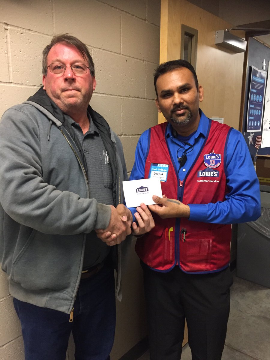 VandeheyAdam's tweet photo. Ops ASM Deepak recognizing 4 of our very own all stars with a Red Star Servicd Award congrats Dave, Christy, Ali and Paul! #lowes2954 #LowesLife #service #recognition #D1100pride https://t.co/y2byvHqNv7