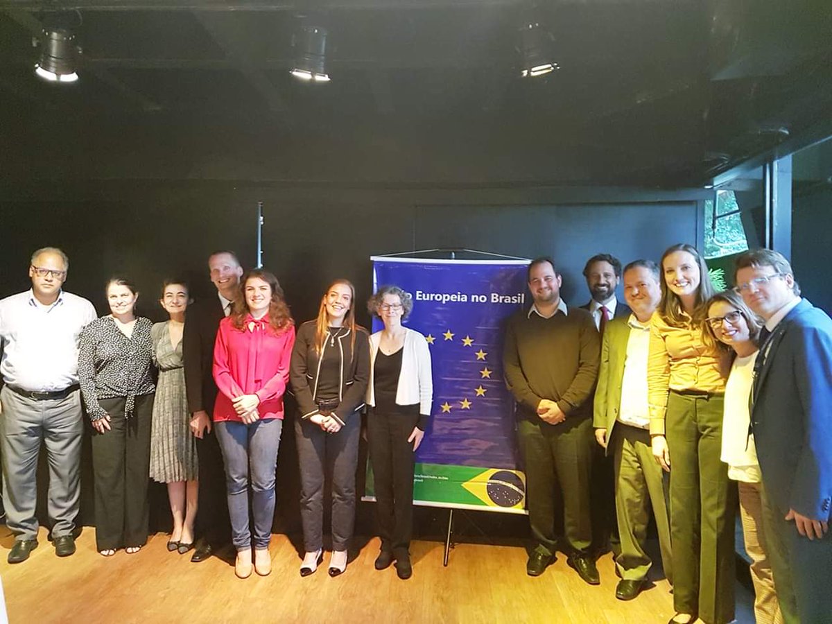 UEnoBrasil's tweet photo. Os professores da rede Jean Monnet visitando Brasília para as discussões frutíferas! Temos muito trabalho e desafios por adiante! #foreignpolicyinstrument https://t.co/6x98kP30xP