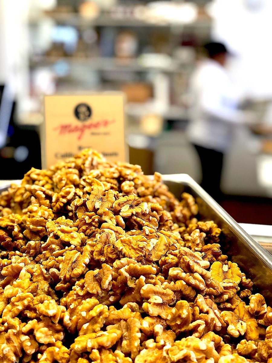 FarmersMarketLA's tweet photo. Today is #NationalWalnutDay and Magee's House of Nuts is wall-to-wall with walnuts and other fantastic nut varieties worth boasting (and roasting) about! #TheOriginalFarmersMarket #FeelingNutty https://t.co/LHJlGRLOMy