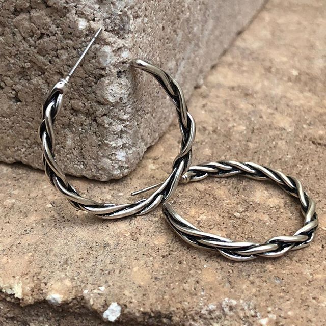 vpdco's tweet photo. Shop Online our Collection
#boutique #charm #jewelry #outfit #glamour #gemstone #forsale #handmadejewelry #instagood #winterparkfl #chic #charm #outfit #onlineshop #lakenona #victoriaperez #vpdco #fashion #fashionblogger #fashionista #dressedup #fashionmagazine https://t.co/Rsq9O0yODJ