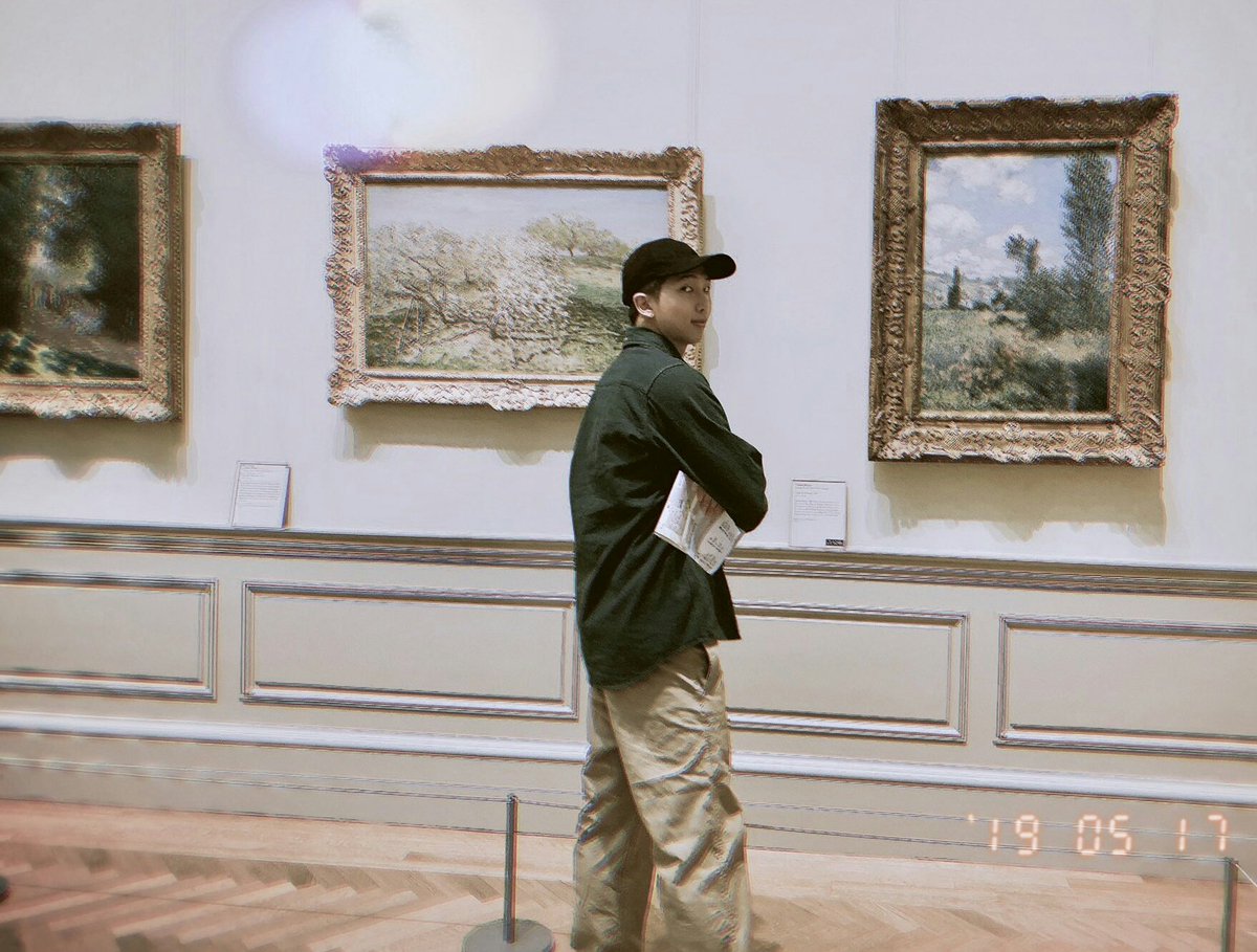 Ratyagashi's tweet photo. I'm so sorry RM-ssi, I also like art but I like you more than art 💜
#RM #BTS #BTSonLSSC https://t.co/RsJUyJqcAX