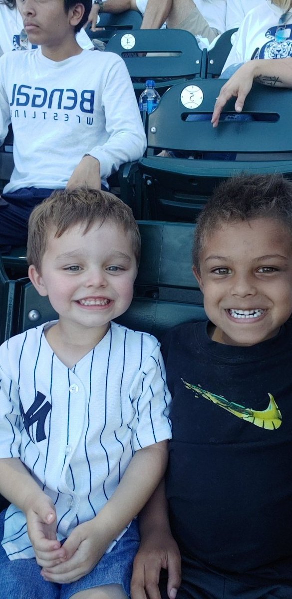 These two knuckleheads found each other 😁😁😁
<a href="/Coach_Talbert/">Jason Talbert</a> 
#BestFriends