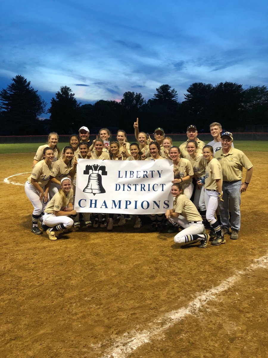 langleysports's tweet photo. 2019 Liberty District Softball Champions! https://t.co/avSpcpeEKS