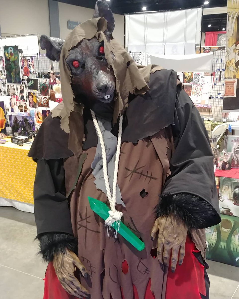 ClayAstroman's tweet photo. GalaxyCon Day 2! King Rat has already set the high score, so come be a nerd game baby and do your best to wreck it--and him! 🎃🎮🔥🐭

#spooky #spookybasement #horror #halloween #horrorcomedy #horrorfiction #pumped @GalaxyConRich #galaxycon #galaxyconrichmond #kingrat #ringcat https://t.co/rewUAK9YeP