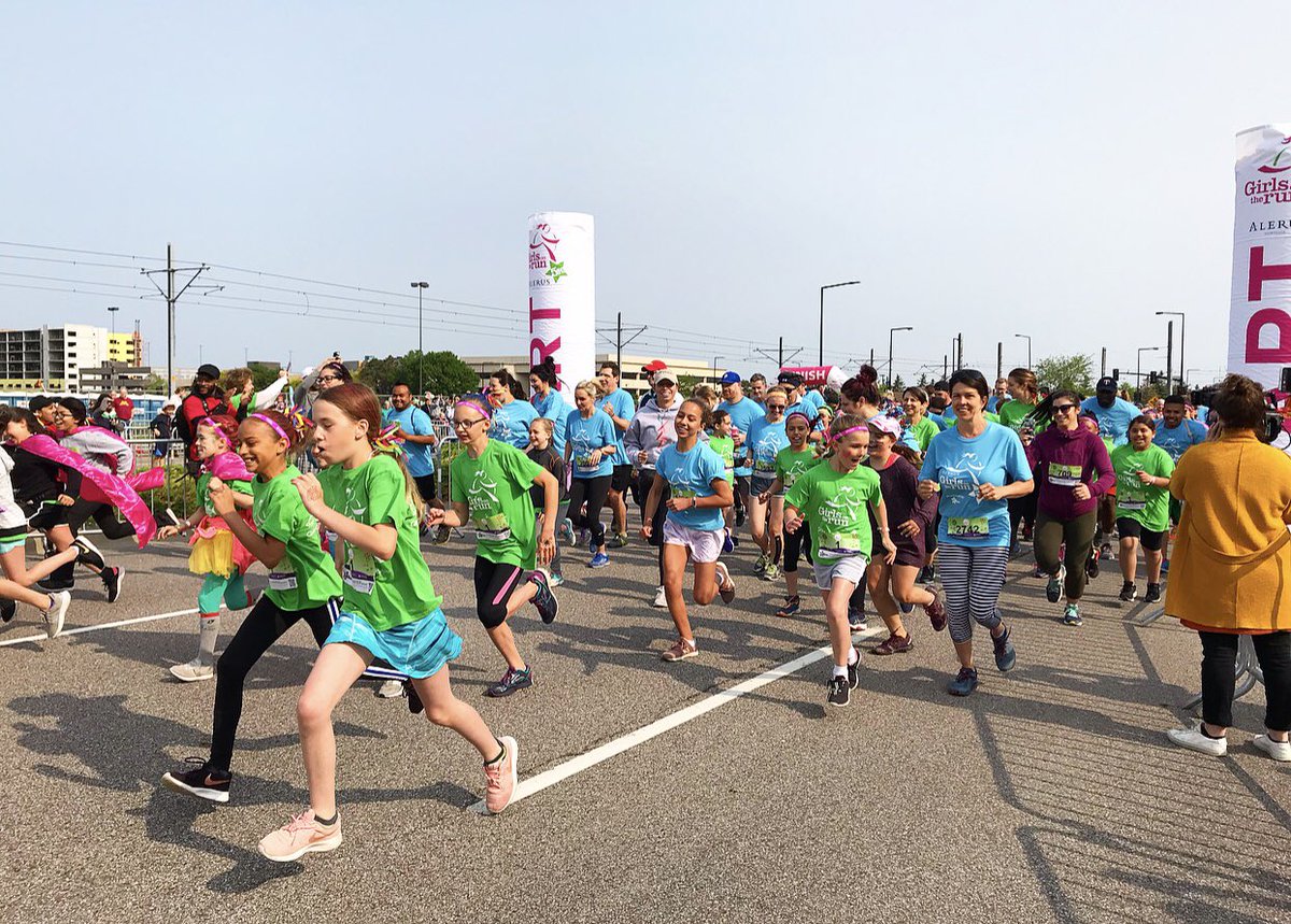 mallofamerica's tweet photo. On your marks, get set, GO! The @gotrtwincities 5K has officially started. Good luck, racers! #GOTRTC5K https://t.co/e4b8i66mA8